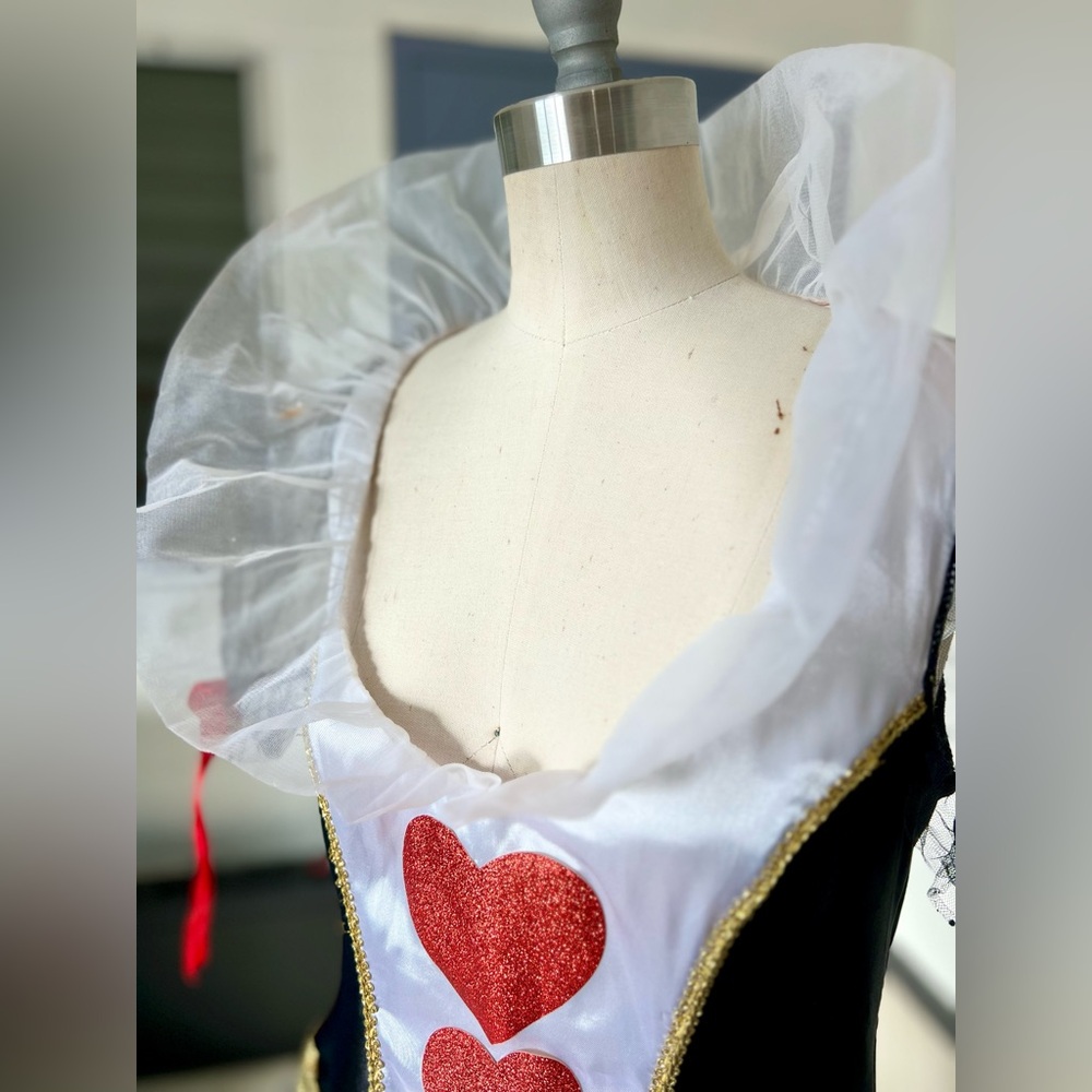 The Queen of Hearts/ The Red Queen Women’s Costume - Picture 2 of 14